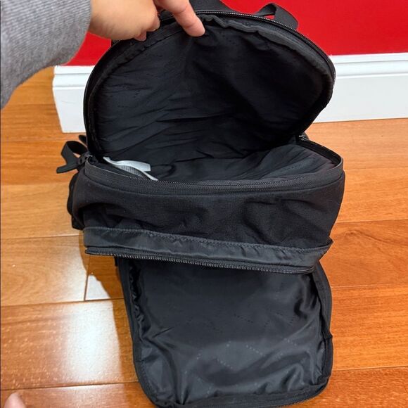 NWT Oakley Multifunctional Hydrolix Smart Backpack detachable crossbody bag - Picture 5 of 16